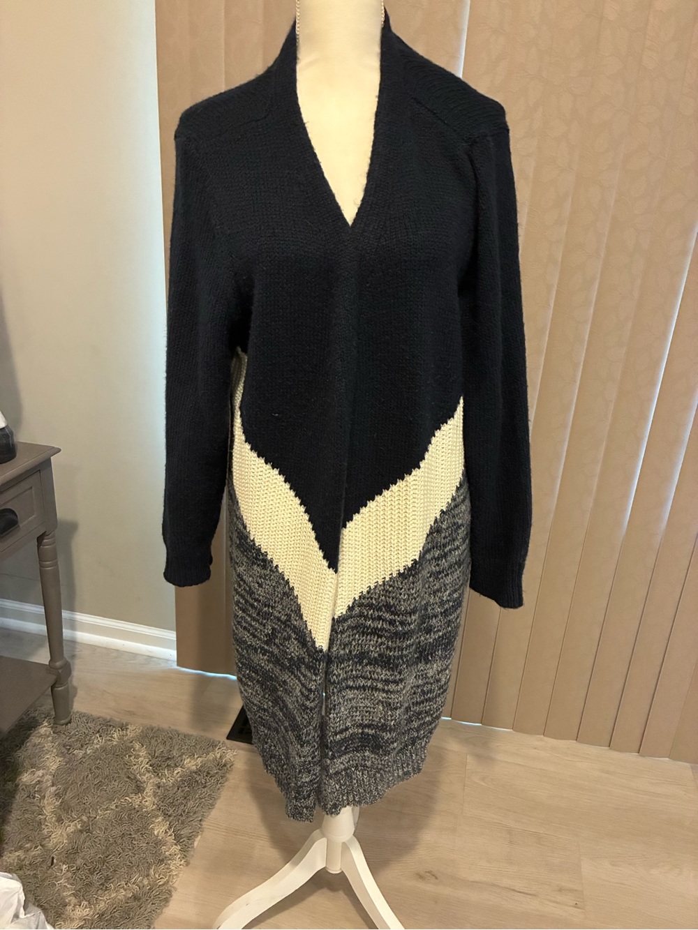 Women's Long Knit Cardigan with Chevron Detail - Black/Cream/Gray